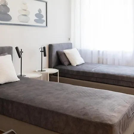 شقة Modern 2br In Center Renovated In 2025