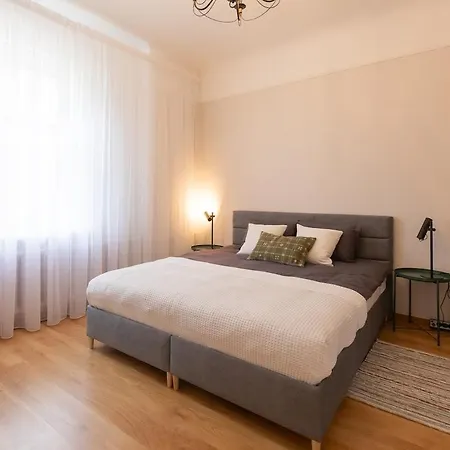 Modern 2br In Center Renovated In 2025 *