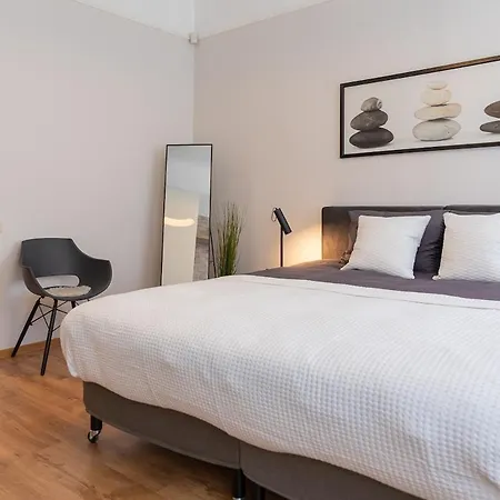 Modern 2br In Center Renovated In 2025